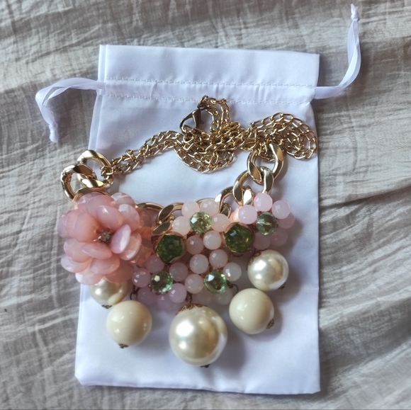 Pink Acrylic and Glass Peridot Faux Pearls Statement Necklace Gold Tone NWOT - Picture 12 of 12